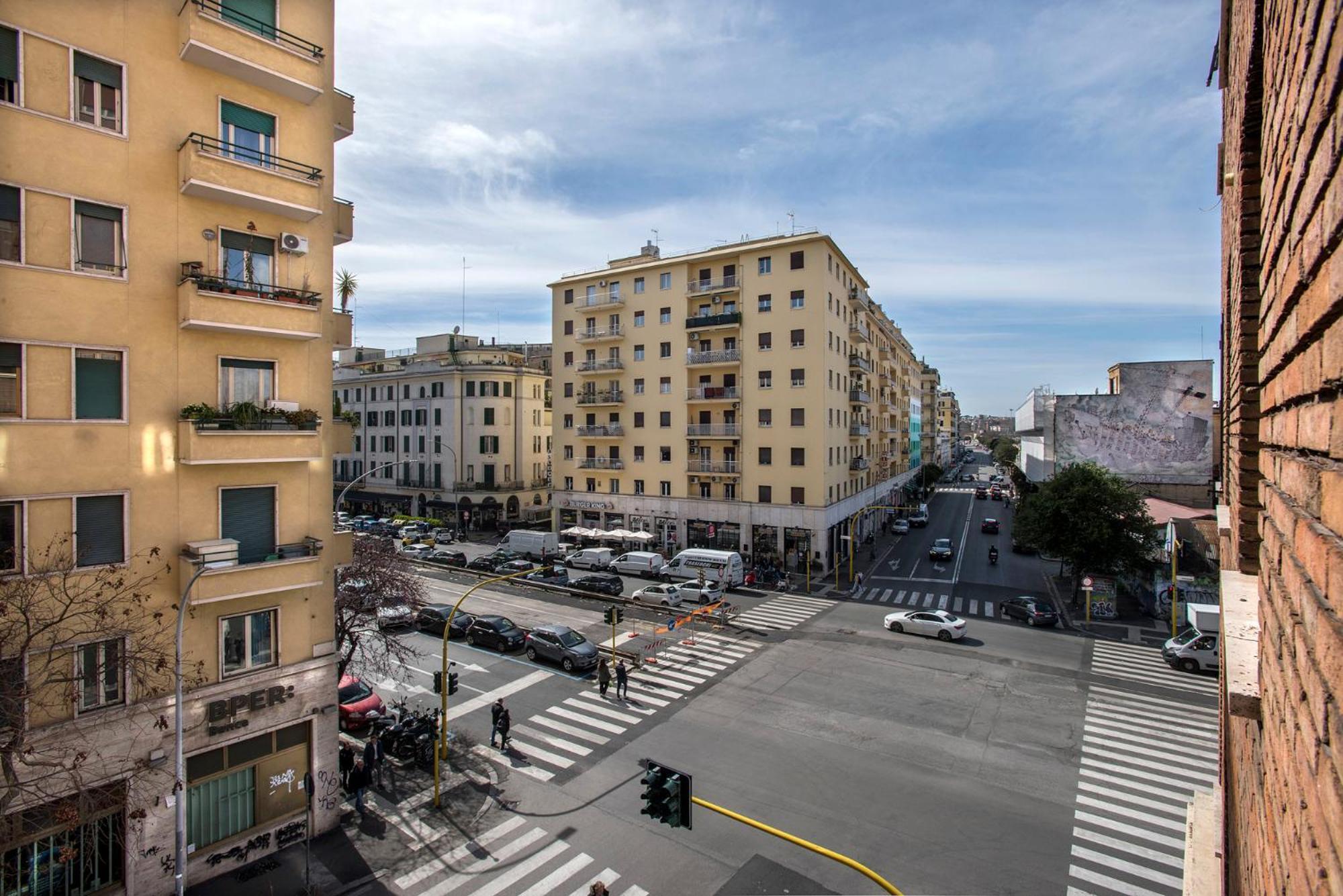 Piramide Family Apartment Rome, Rome